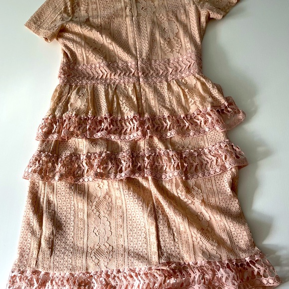 Medium Dex peach pink lace dress - Picture 2 of 5
